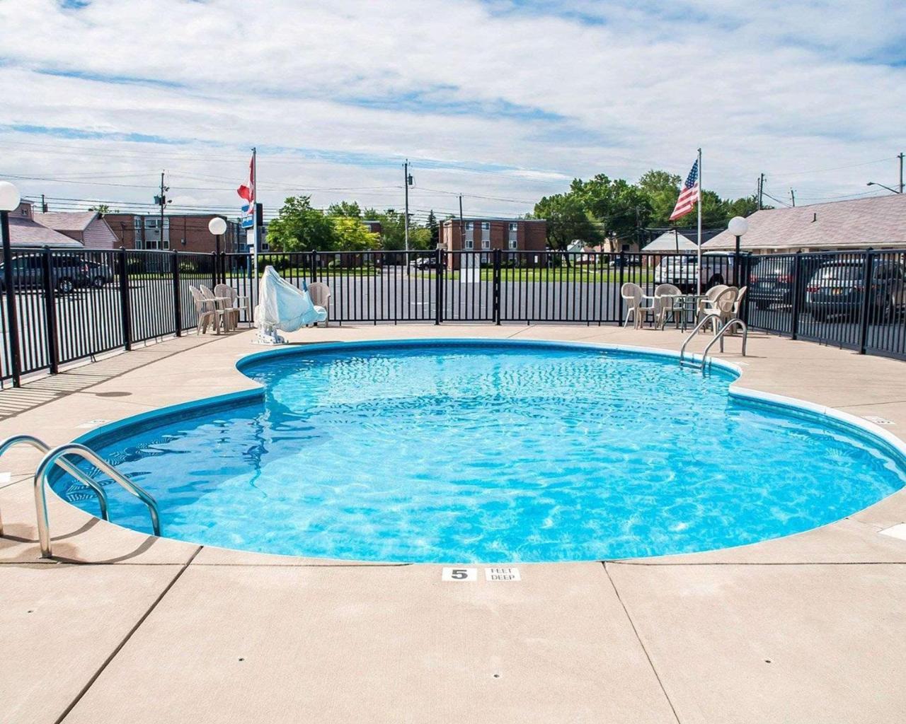 Castle Inn & Suites Niagara Falls Bagian luar foto